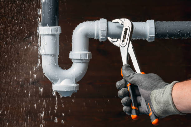 Professional Leak Detection technician working in Alma, AR